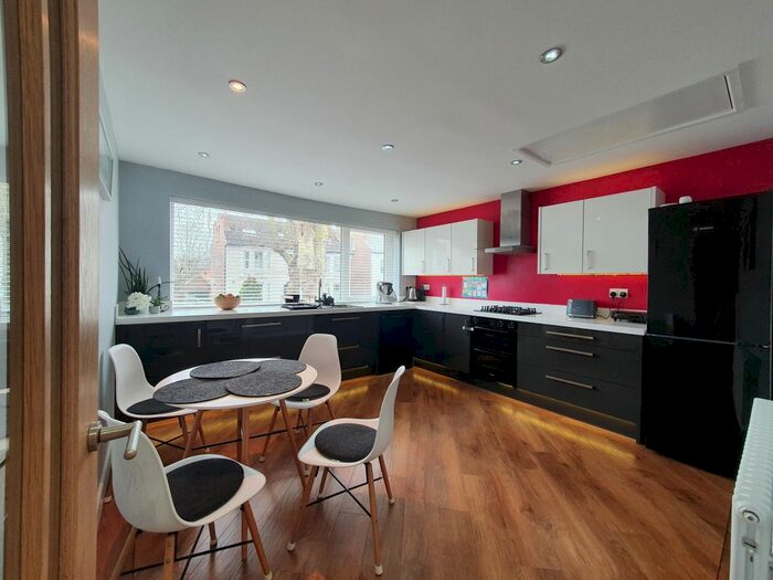 2 Bedroom Flat To Rent In Avenue Road, Leamington Spa CV31