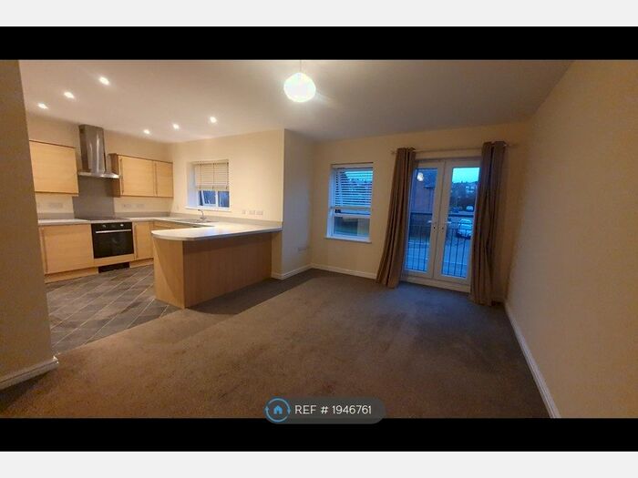 2 Bedroom Flat To Rent In Lambourne Court, Chesterfield, S41