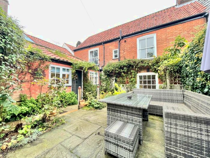 3 Bedroom Cottage To Rent In Hungate Street, Aylsham, NR11