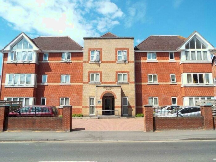 1 Bedroom Apartment To Rent In Maddalena House, Hill Lane, SO15