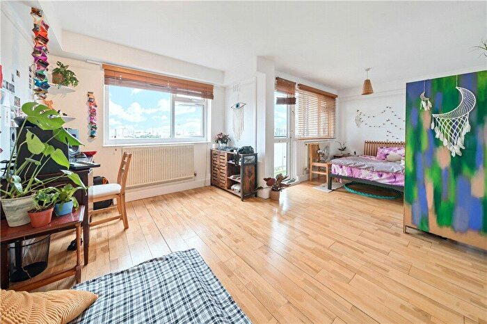 1 Bedroom Apartment For Sale In Battersea High Street, London, SW11