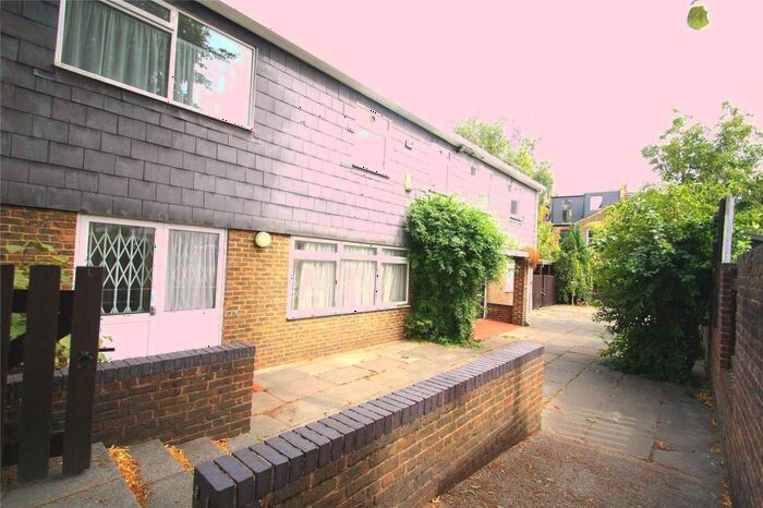 Studio To Rent In Blenheim Gardens, London, SW2