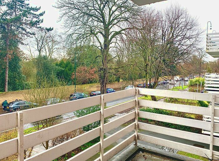 2 Bedroom Flat To Rent In Kew Road, Richmond, Uk, TW9