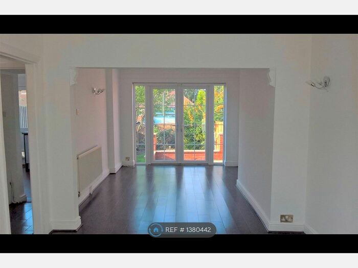 3 Bedroom Semi-Detached House To Rent In Durley Dean Road, Birmingham, B29