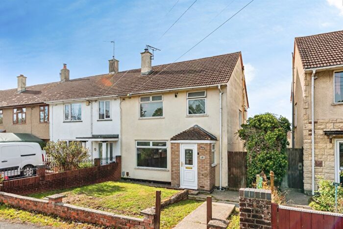 3 Bedroom End Of Terrace House For Sale In Purton Road, Swindon, SN2