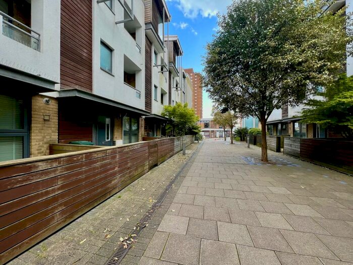 2 Bedroom Flat To Rent In Kingscote Way, Brighton, BN1