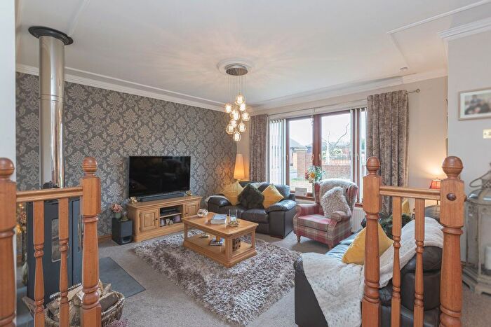 2 Bedroom Detached Bungalow For Sale In Curling Knowe, Crossgates, Cowdenbeath, KY4