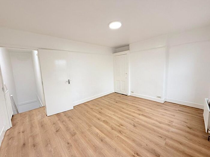 3 Bedroom Semi-Detached House To Rent In Romford, RM6
