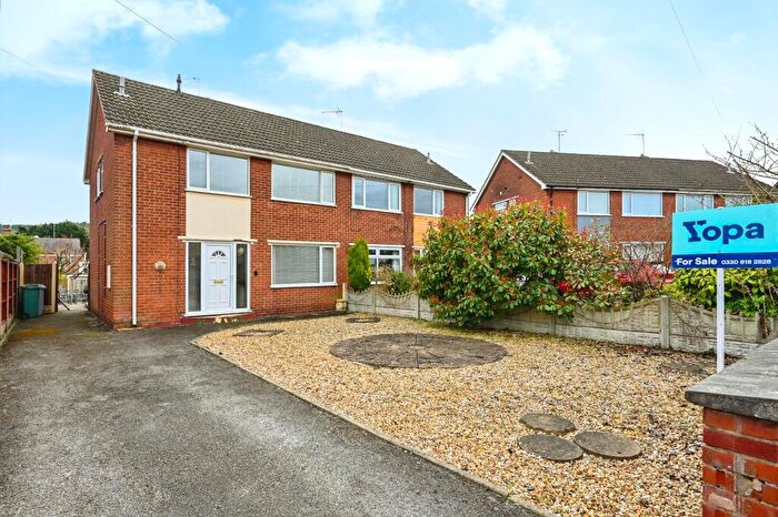 3 Bedroom Semi-Detached House For Sale In Hawthorn Drive, Newark, NG22