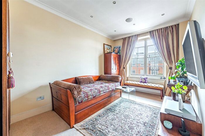 2 Bedroom Flat For Sale In Clifton Court, Northwick Terrace, St John's Wood, London, NW8