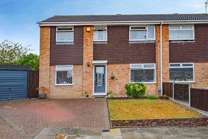 4 Bedroom Semi-Detached House For Sale In Bembridge Gardens, Luton, Bedfordshire, LU3
