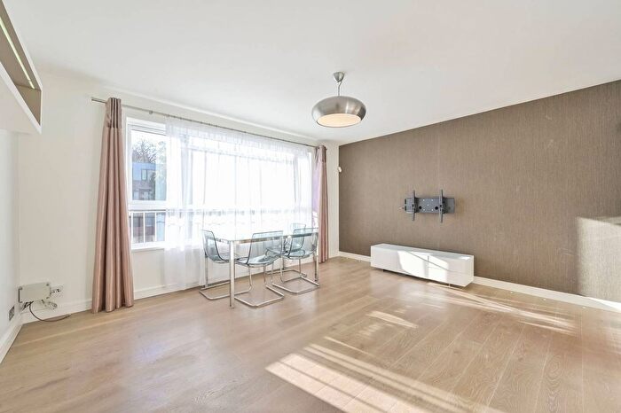 2 Bedroom Flat To Rent In Inner Park Road, Southfields, London, SW19