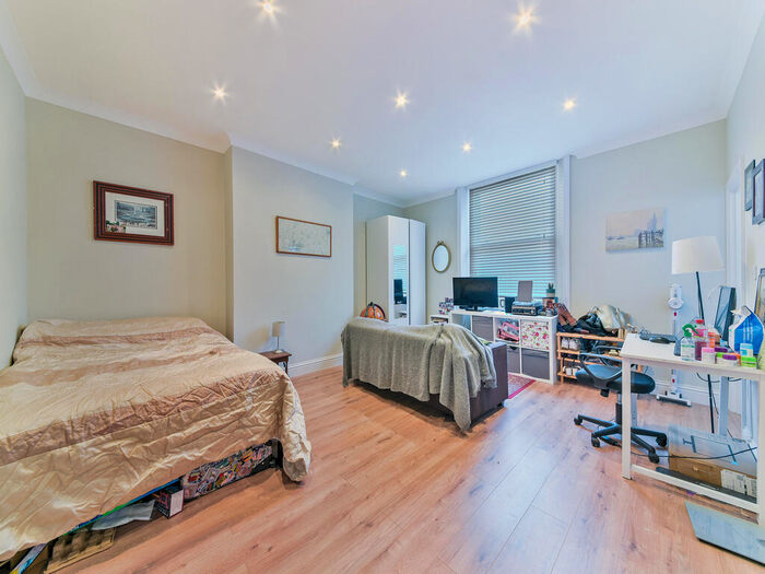 Apartment To Rent In The Gardens, East Dulwich London, SE22