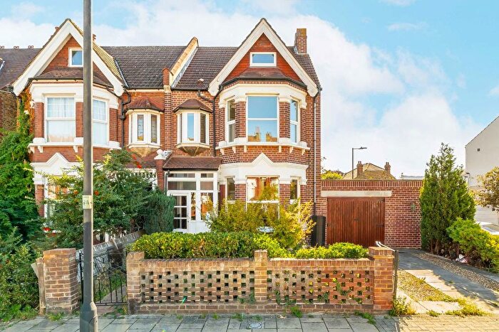 5 Bedroom Semi-Detached House To Rent In Heybridge Avenue, Streatham, SW16