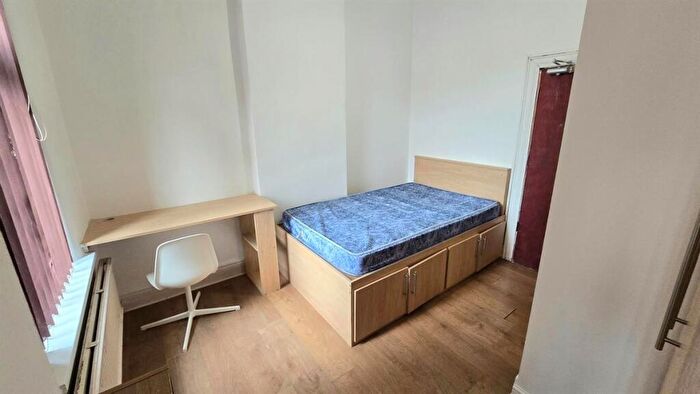 8 Bedroom House To Rent In Park Range, Manchester, M14