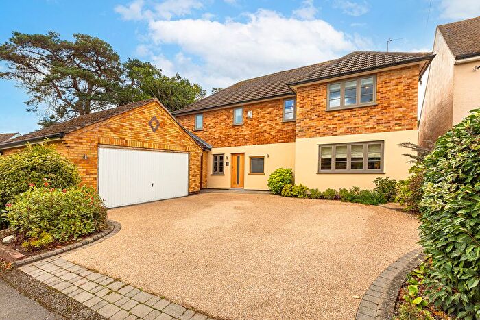 4 Bedroom Detached House For Sale In Barry Drive, Kirby Muxloe, LE9
