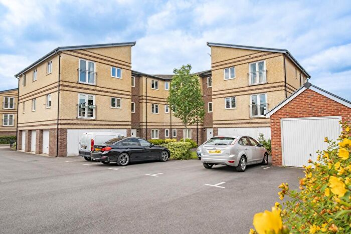 2 Bedroom Flat To Rent In Halter Way, Andover, Hampshire, SP11