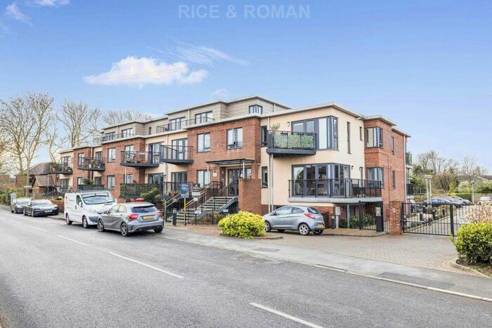2 Bedroom Flat To Rent In Pooley Green Road, Egham, TW20