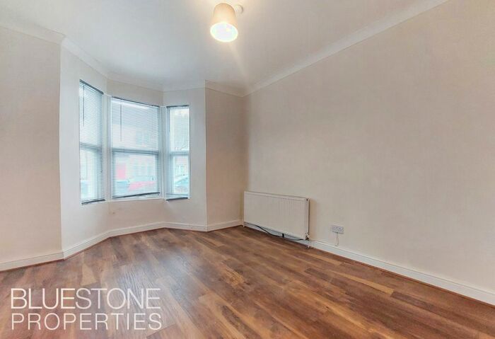 3 Bedroom Semi-Detached House To Rent In Elmers Road, Woodside, Croydon, SE25