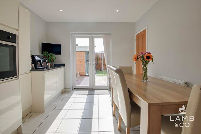 2 Bedroom Chalet For Sale In Rose Gardens, Harwich, CO12