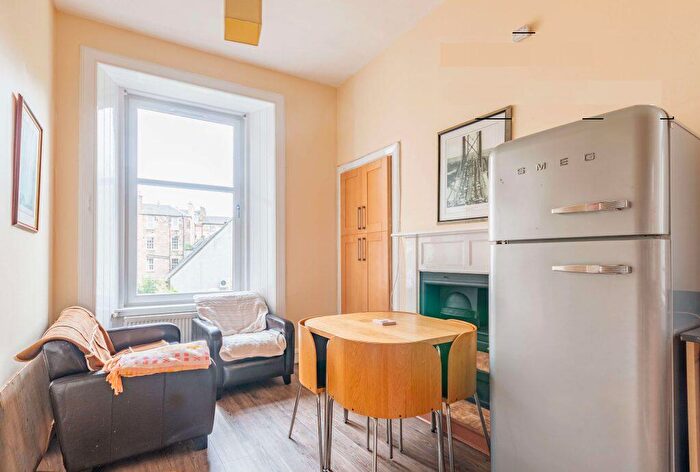 4 Bedroom Flat To Rent In L – Hope Park Crescent, Edinburgh, EH8