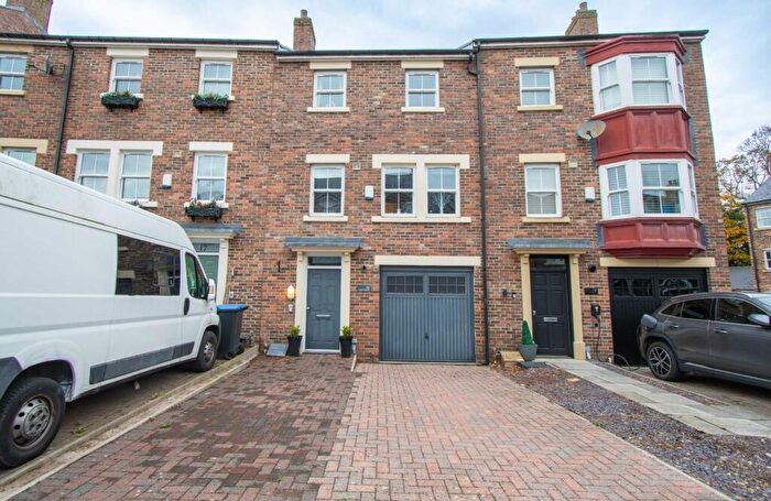 4 Bedroom Town House For Sale In Dalton Crescent, Merryoaks, Durham, DH1