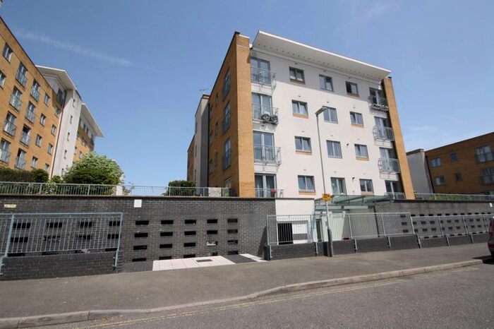 2 Bedroom Flat For Sale In Waxlow Way, Northolt, UB5