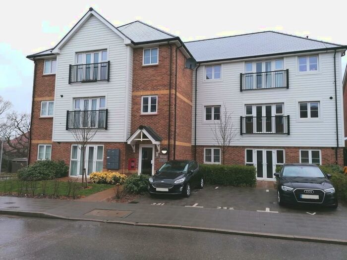 2 Bedroom Apartment To Rent In Illett Way, Faygate, Horsham, RH12