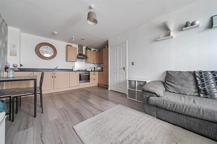 2 Bedroom Flat For Sale In Blanchard Avenue, Alver Village, Gosport, PO13