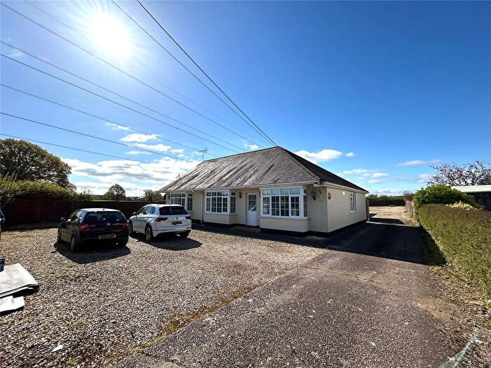 4 Bedroom Bungalow To Rent In Honiton Road, Cullompton, Devon, EX15