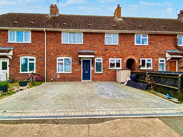 3 Bedroom Semi-Detached House For Sale In Saxton Road, Abingdon, OX14