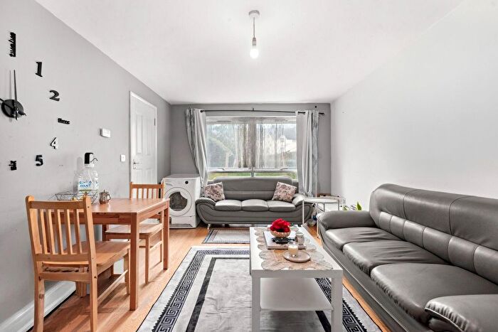 2 Bedroom Flat For Sale In Heybourne Road, London, N17