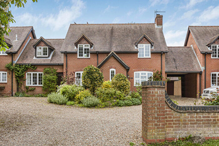 4 Bedroom Link Detached House For Sale In Chestnut Close, Wantage, OX12