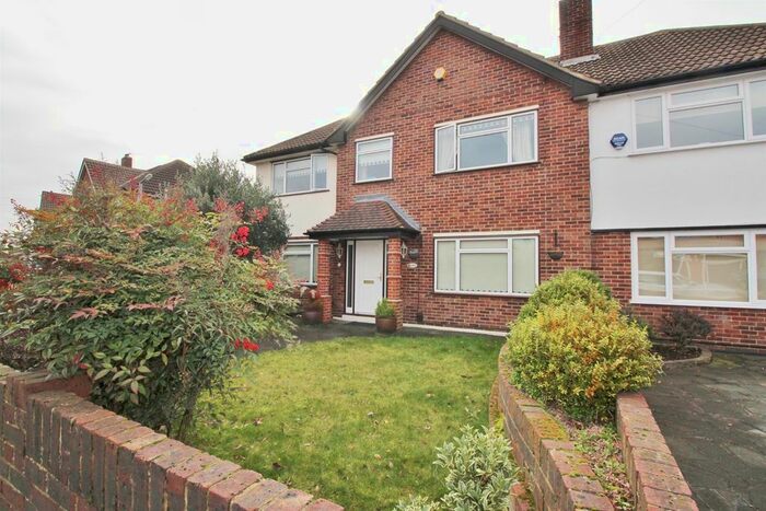 4 Bedroom Semi-Detached House To Rent In Long Lane, Bexleyheath, DA7