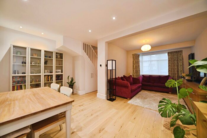 3 Bedroom Terraced House For Sale In Carnarvon Avenue, Enfield, EN1