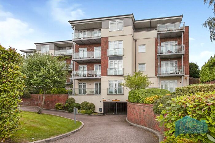 2 Bedroom Apartment To Rent In Hendon Lane, London, N3