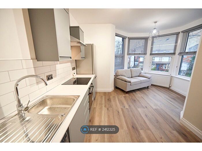 1 Bedroom Flat To Rent In Broomfield Crescent, Leeds, LS6