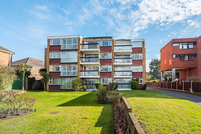 2 Bedroom Flat For Sale In Portsmouth Road, Kingston Upon Thames, KT1