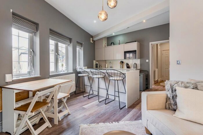 2 Bedroom Flat To Rent In Doric Way London, NW1