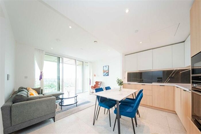 2 Bedroom Flat To Rent In Bouchon Point, Cendal Crescent, E1