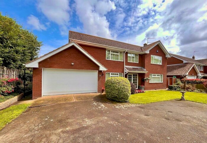 4 Bedroom Detached House For Sale In North Road, Ormesby, NR29