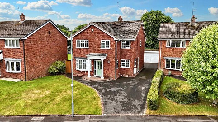 4 Bedroom Detached House For Sale In Porlock Grove, Stoke-On-Trent, ST4