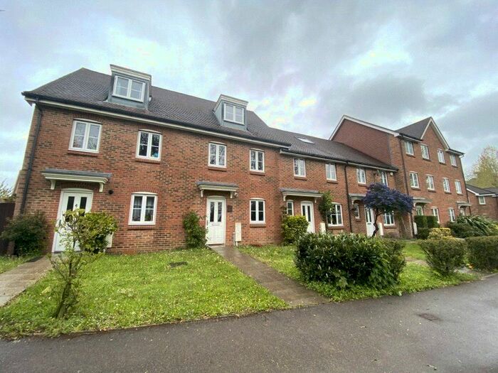 3 Bedroom Terraced House To Rent In Kingsfield Way, Redhill, Surrey, RH1