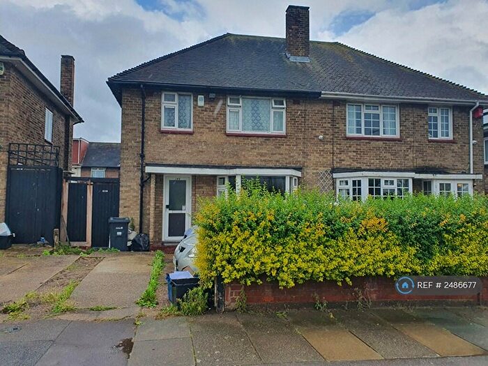 3 Bedroom Semi-Detached House To Rent In Oaks Lane, Ilford, IG2
