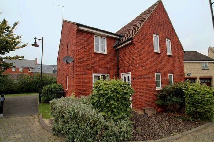 2 Bedroom Cluster House To Rent In Oakhurst, SN25