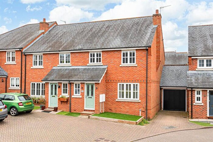 3 Bedroom Semi-Detached House For Sale In Welwyn Hall Gardens, Welwyn, AL6