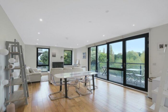 2 Bedroom Apartment To Rent In Palmers Road, Bethnal Green, London, E2