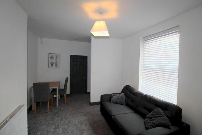 5 Bedroom Terraced House To Rent In Reynoldson Street, Hull, HU5