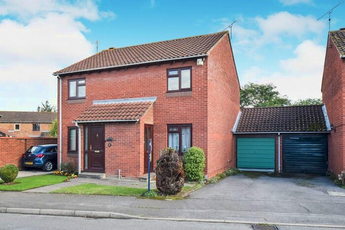 2 Bedroom Semi-Detached House To Rent In Chilcombe Way, Lower Earley, Reading, RG6