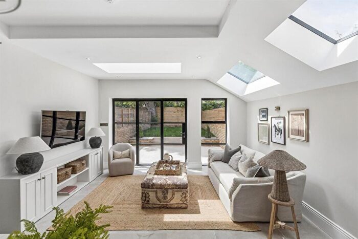 2 Bedroom Flat For Sale In Lynton Road, London Bl, NW6
